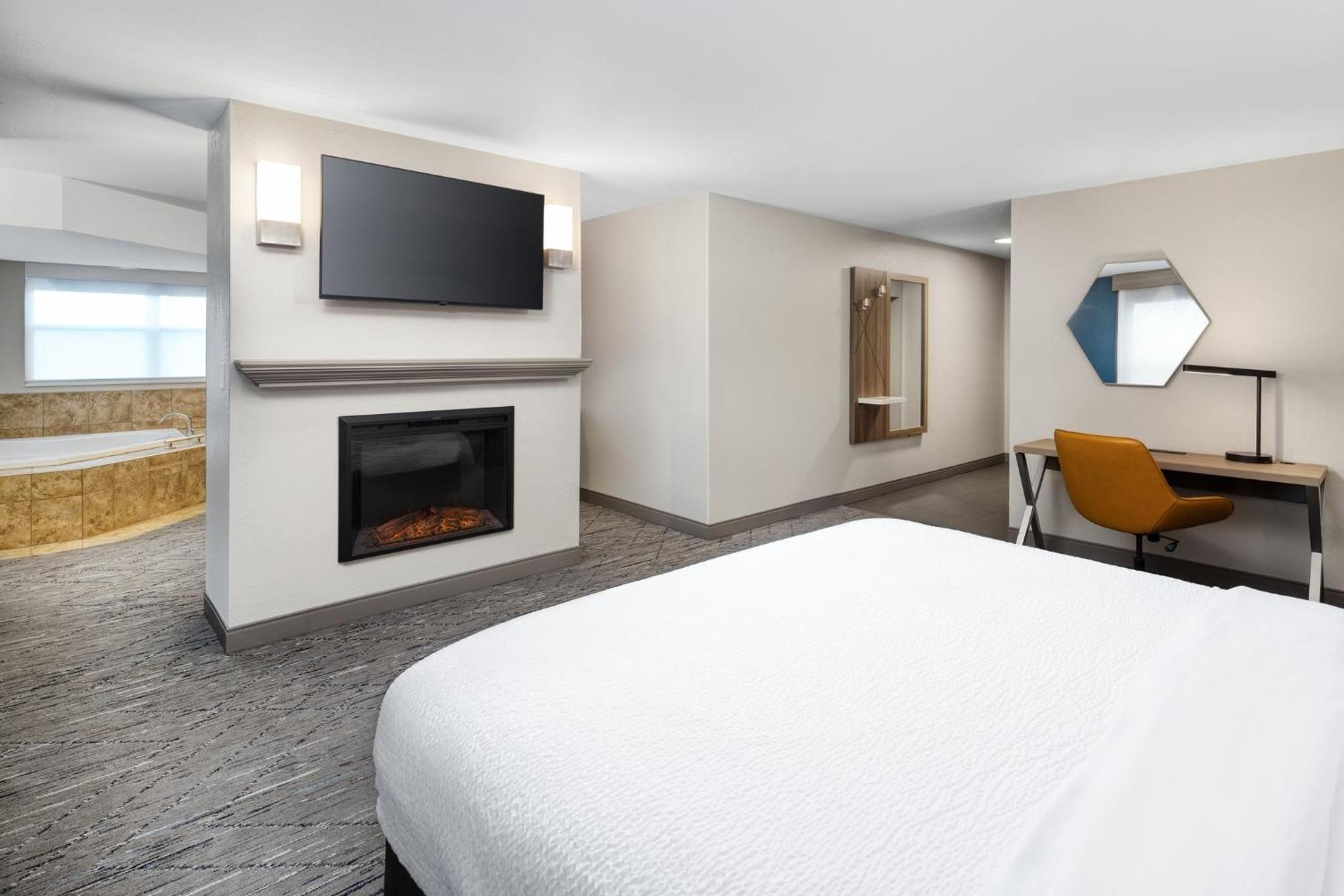Holiday Inn Express & Suites - Green Bay East By Ihg Exterior foto